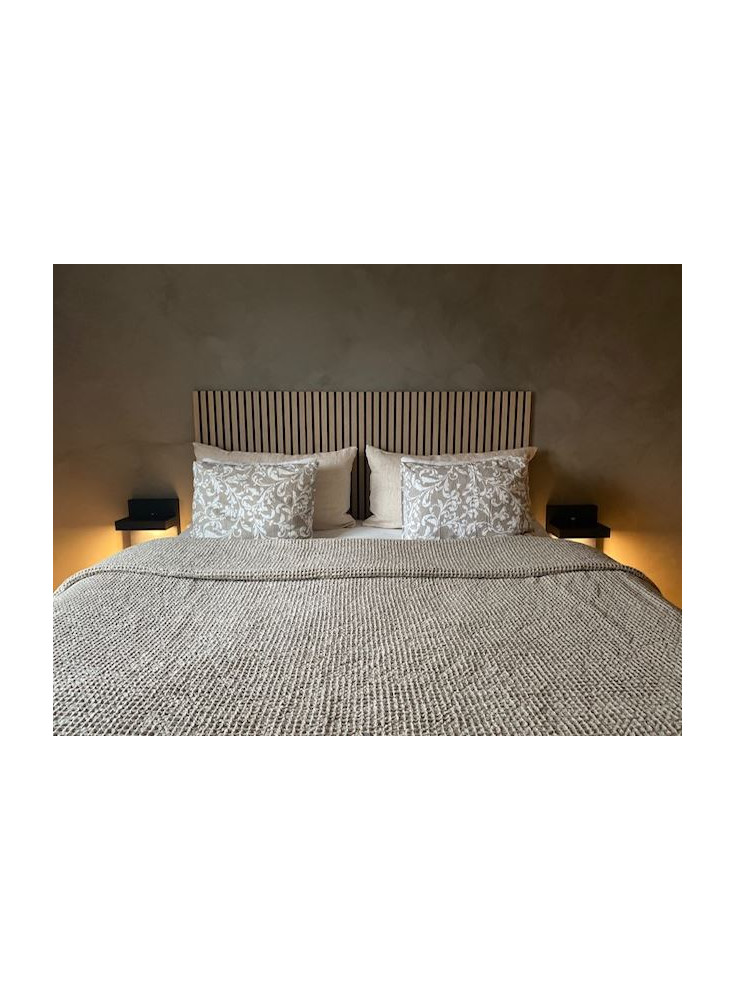 Sänggavel i ek 240 cm med ribbpanel från Stonewall.se